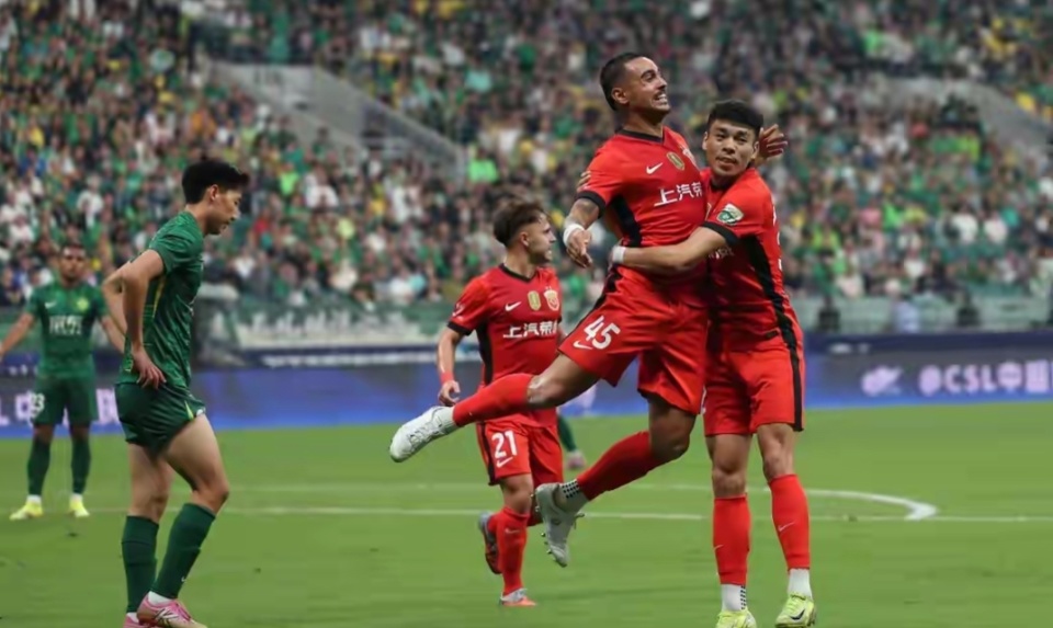 比奥的犯规, 退出争冠, 主裁判到场 比奥的犯规, 退出争冠, 主裁判到场