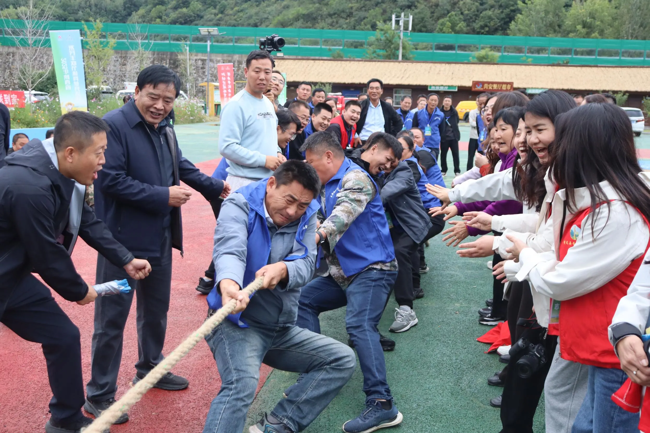 个充满乡土 个充满乡土